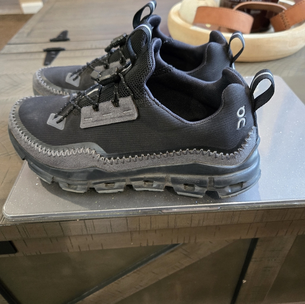 Womens On Cloud Shoes Size 6.5